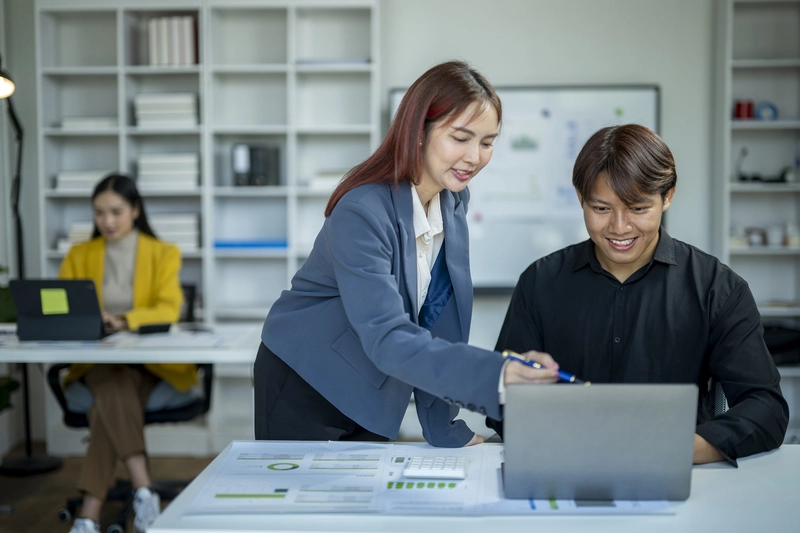 Project management company consultants collaborating on project planning and performance analysis